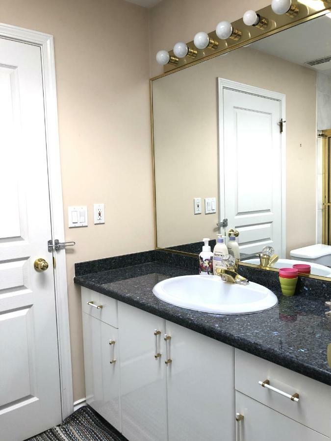 فندق Sunny House ريتشموند، كولومبيا البريطانية المظهر الخارجي الصورة