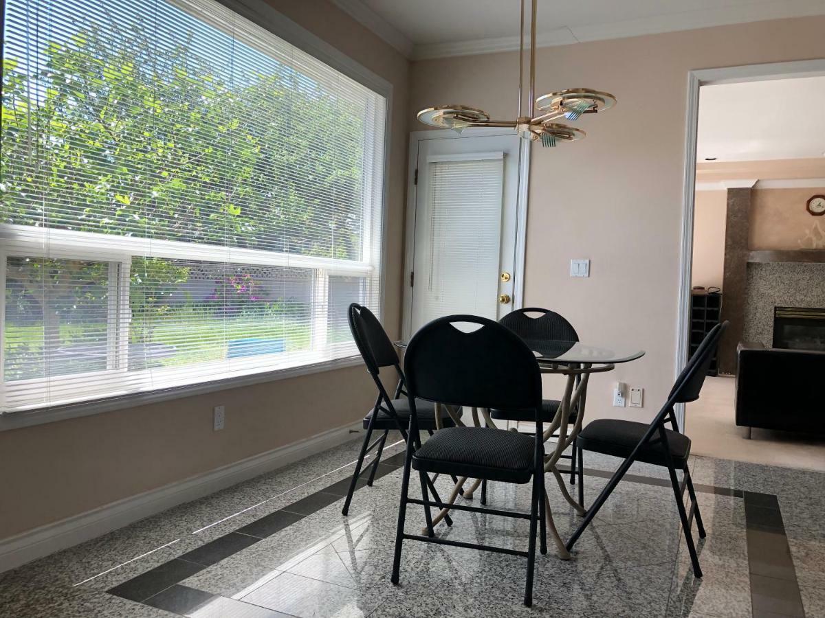 فندق Sunny House ريتشموند، كولومبيا البريطانية المظهر الخارجي الصورة